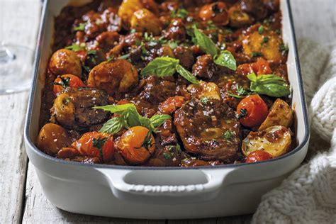 Bredie with Sweet Potatoes and Apricots: A Hearty South African Stew That Melds Spicy Curry Flavors with the Tangy Sweetness of Dried Fruit!