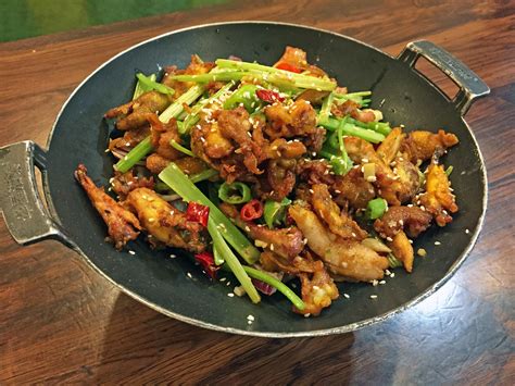  Ganxian Dry Pot Chicken: A symphony of fiery Sichuan spices and melt-in-your-mouth tender chicken?!