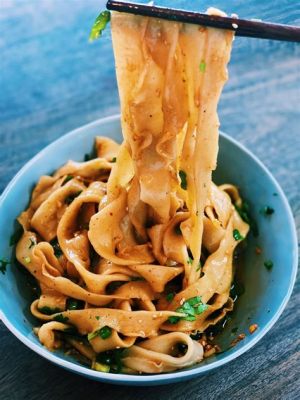  Hand-Pulled Noodles With Spicy Beef Broth: Are You Ready for a Dance of Umami and Fire on Your Palate?