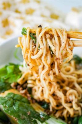  Spicy Dan Dan Noodles: An Explosion of Savory Umami and Delicate Nutty Textures!