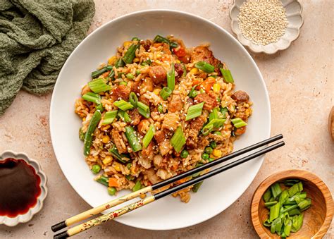  Spicy Pork Belly with Fried Peanuts: A Symphony of Umami and Crunchy Delight