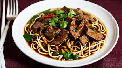  Spicy Beef and Noodle Delight: How does Ordos City's Mian Yang Rou Si Satisfy Cravings for Both Comfort Food and Bold Flavors?