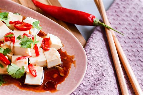 Spicy Wuxiang Doufu - An Aromatic Symphony of Tangy Fermented Chili Peppers and Silken Tofu Delight!