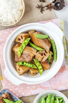  Steamed Pork with Lotus Root: Indulge in the Succulence of Tender Meat Bathed in the Delicate Earthy Sweetness of Lotus